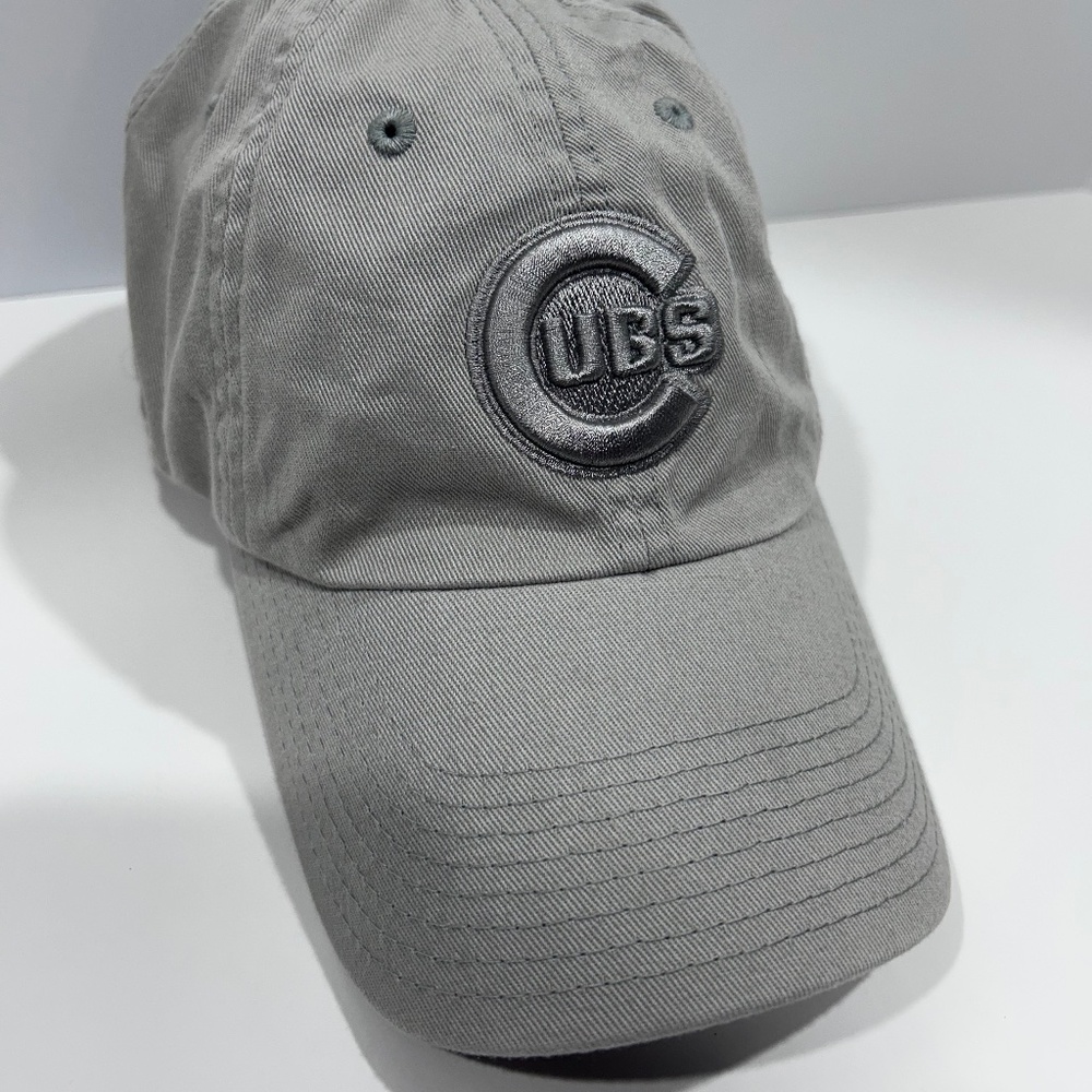 LIKE NEW Chicago Cubs sport baseball hat cap grey/gray Cooperstown-EUC   UNISEX